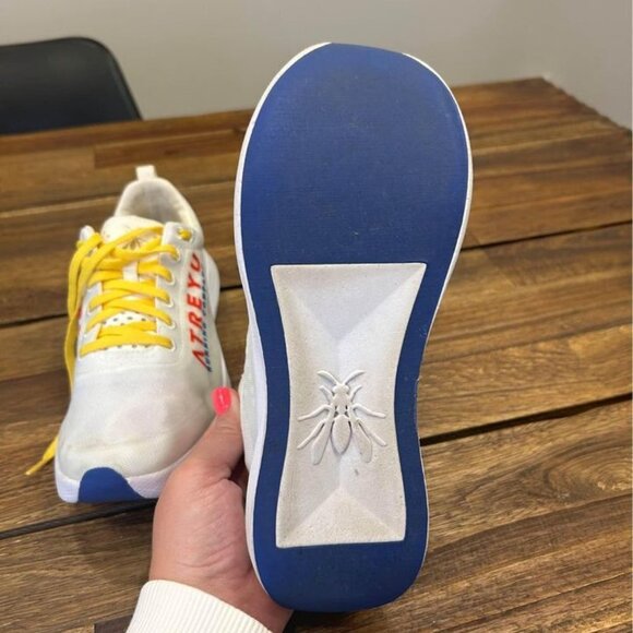 Triathlete Atreyu “the artist” running shoe. White. Size 7 men’s, 8.5 woman’s. L - Picture 4 of 9